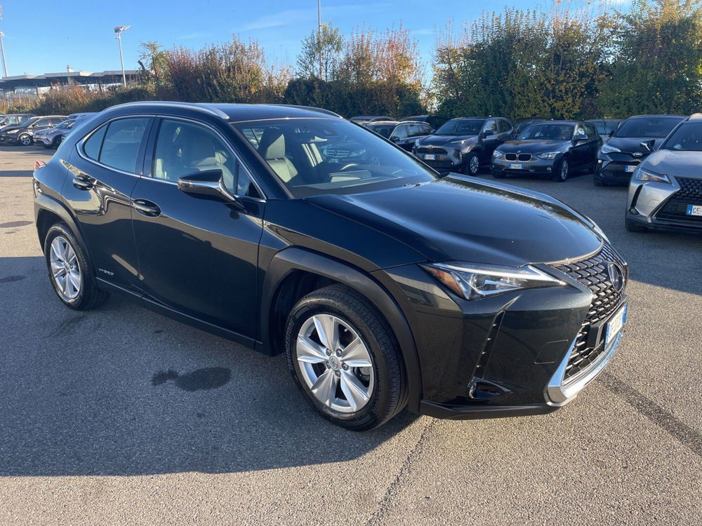 Lexus UX usata a Piacenza (7)