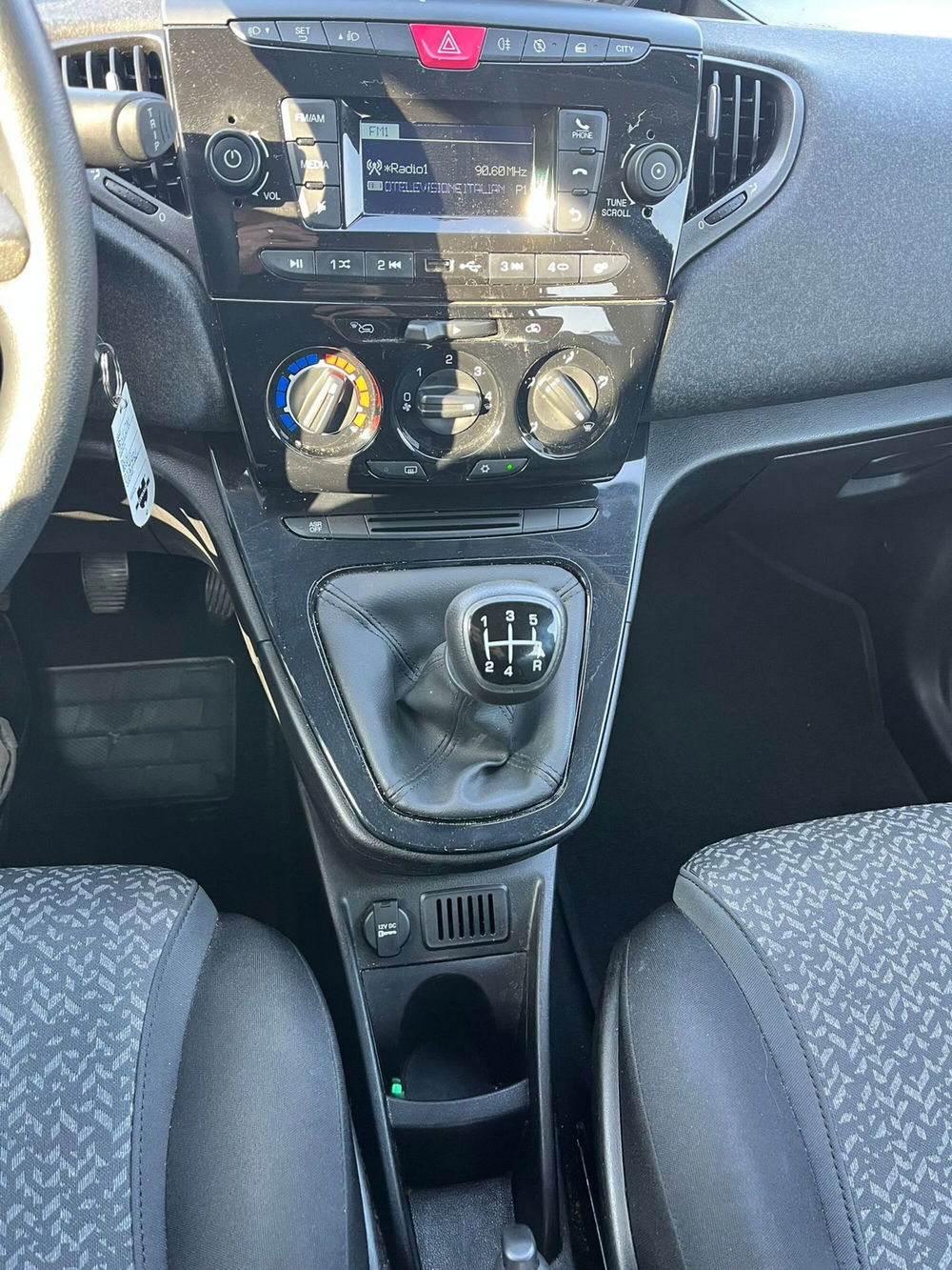 Lancia Ypsilon usata a Milano (16)