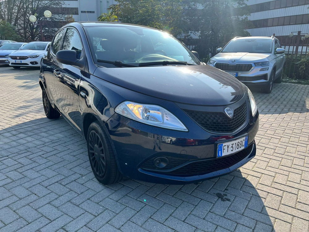 Lancia Ypsilon usata a Milano (3)