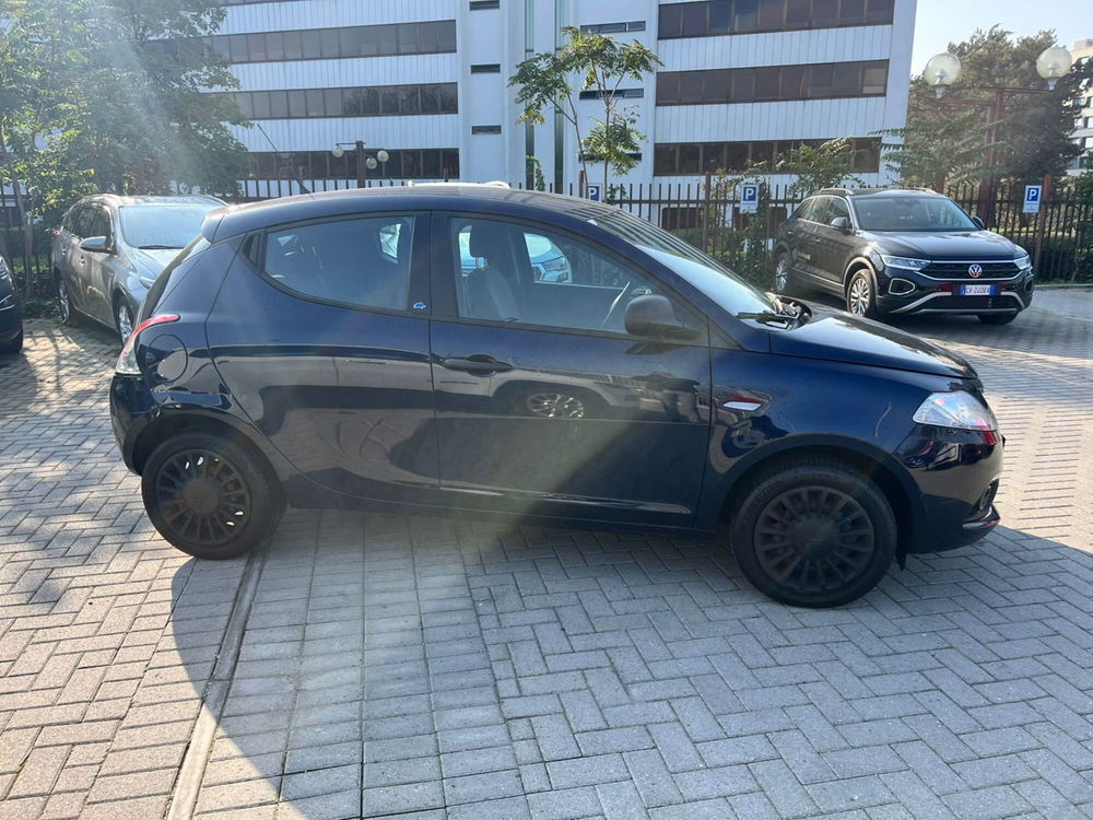 Lancia Ypsilon usata a Milano (5)