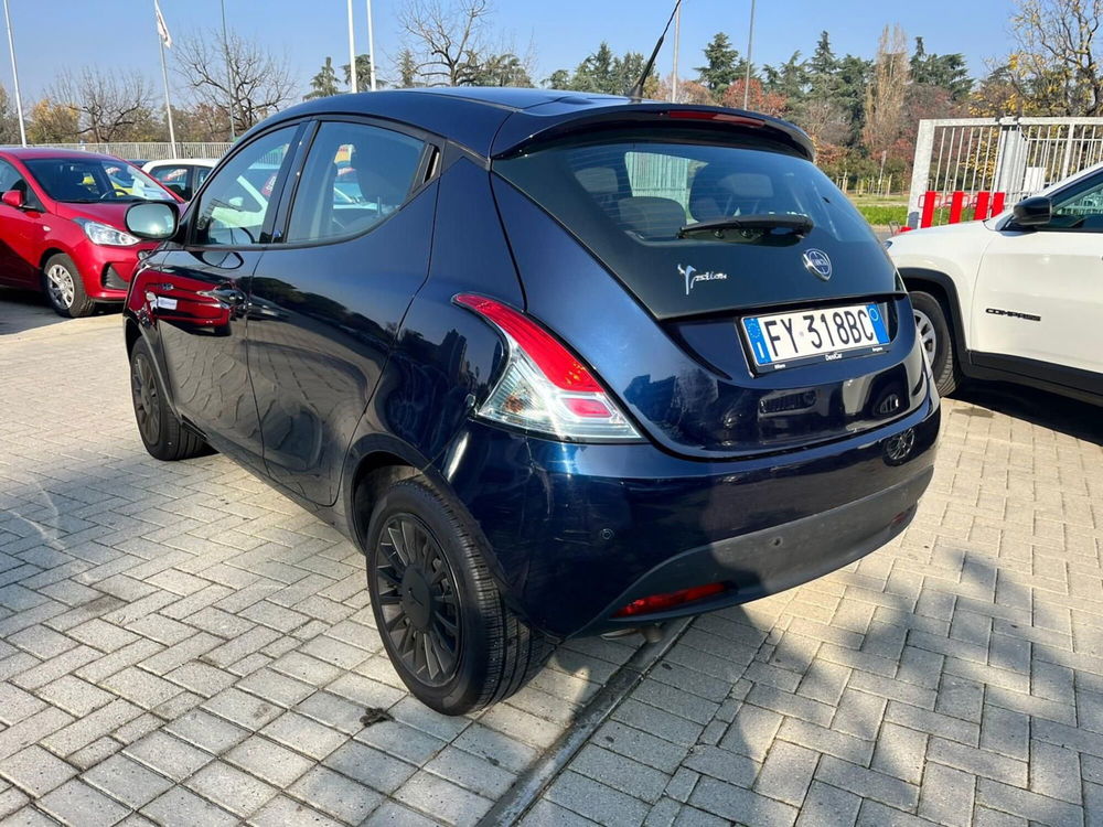 Lancia Ypsilon usata a Milano (6)