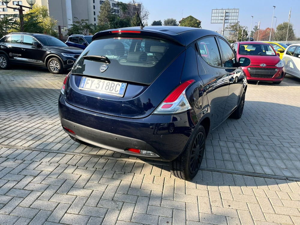 Lancia Ypsilon usata a Milano (7)