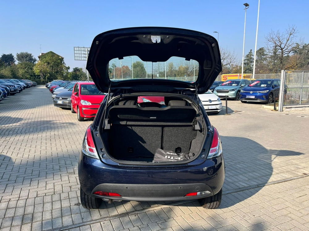 Lancia Ypsilon usata a Milano (9)