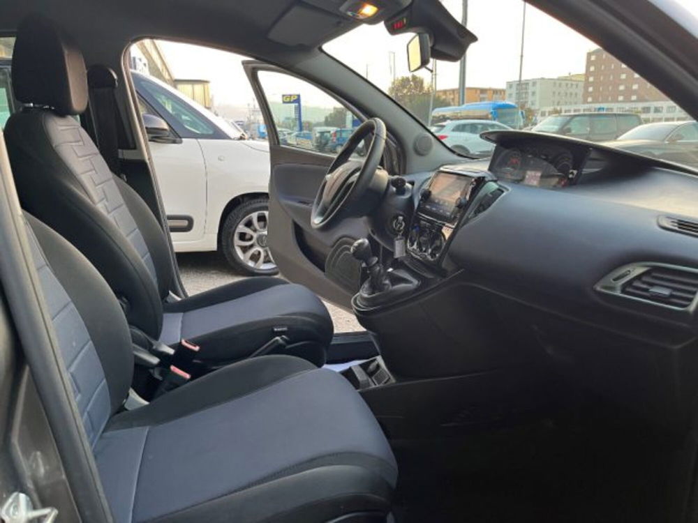 Lancia Ypsilon usata a Modena (8)