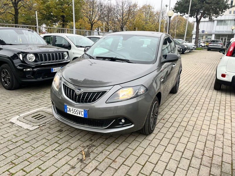 Lancia Ypsilon 1.0 FireFly 5 porte S&amp;S Hybrid Ecochic Gold  del 2023 usata a Milano