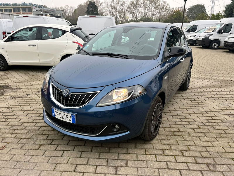 Lancia Ypsilon 1.0 FireFly 5 porte S&amp;S Hybrid Gold Plus del 2023 usata a Milano