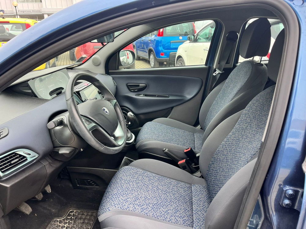 Lancia Ypsilon usata a Milano (11)