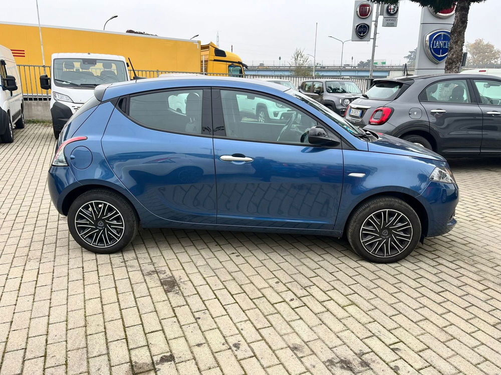 Lancia Ypsilon usata a Milano (4)