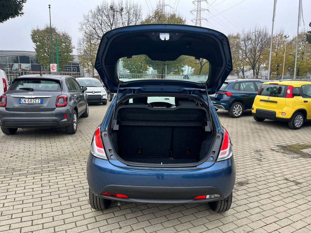 Lancia Ypsilon usata a Milano (5)