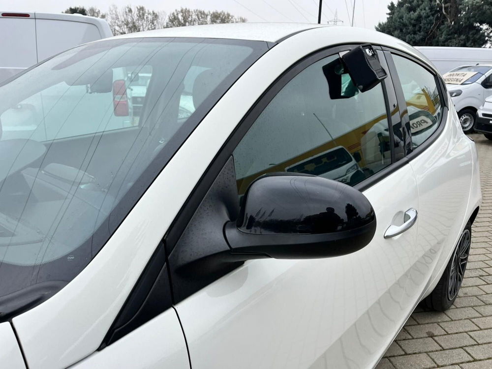 Lancia Ypsilon usata a Milano (11)