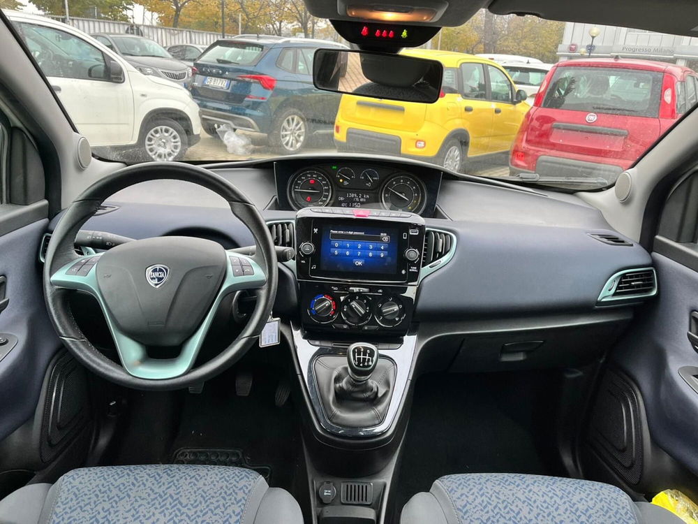 Lancia Ypsilon usata a Milano (16)