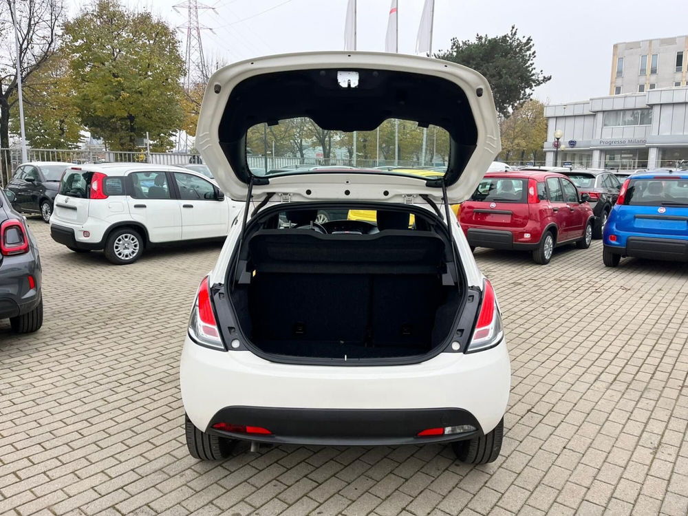 Lancia Ypsilon usata a Milano (9)