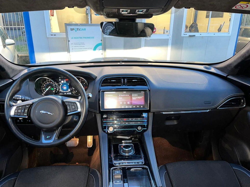 Jaguar F-Pace usata a Milano (19)