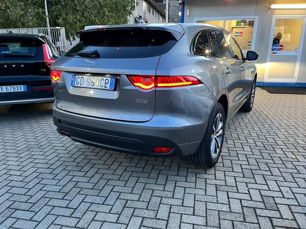 Jaguar F-Pace usata a Milano (6)