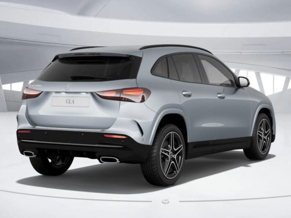 Mercedes-Benz GLA SUV nuova a Verona (2)