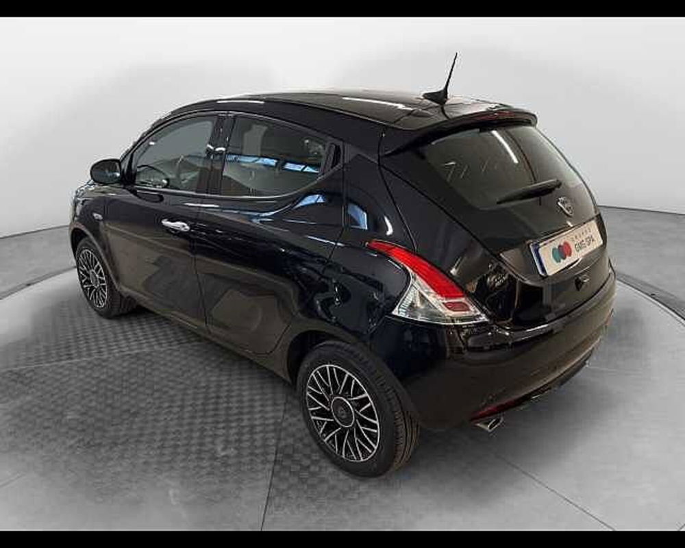 Lancia Ypsilon usata a Prato (6)