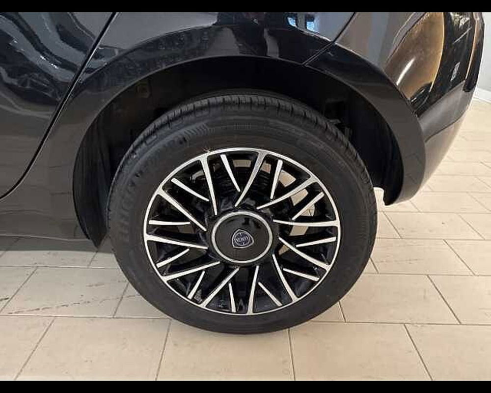 Lancia Ypsilon usata a Prato (7)