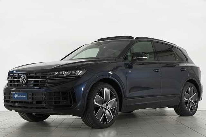 Volkswagen Touareg 3.0 V6 TSI eHybrid 462 CV R  del 2023 usata a Barni