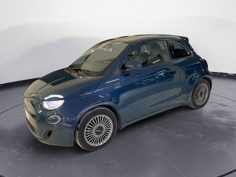 Fiat 500e La Prima Berlina 42 kWh  del 2023 usata a Brindisi