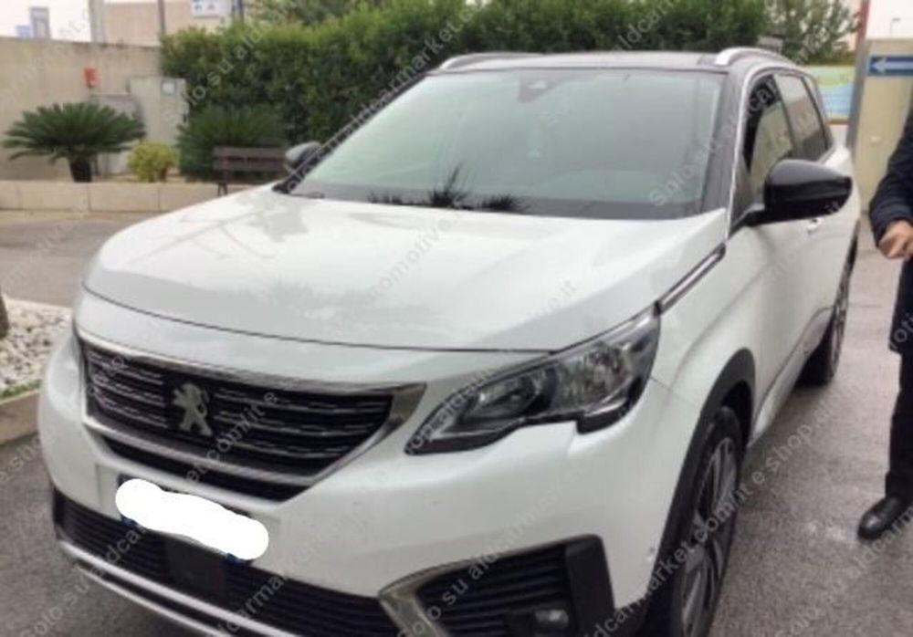 Peugeot 5008 usata a Lecce