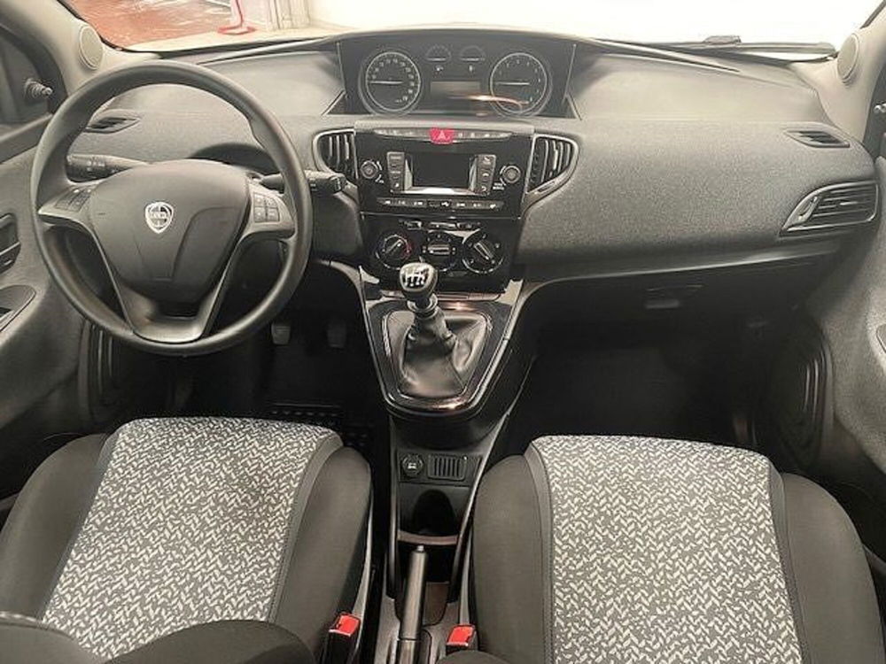 Lancia Ypsilon usata a Alessandria (7)