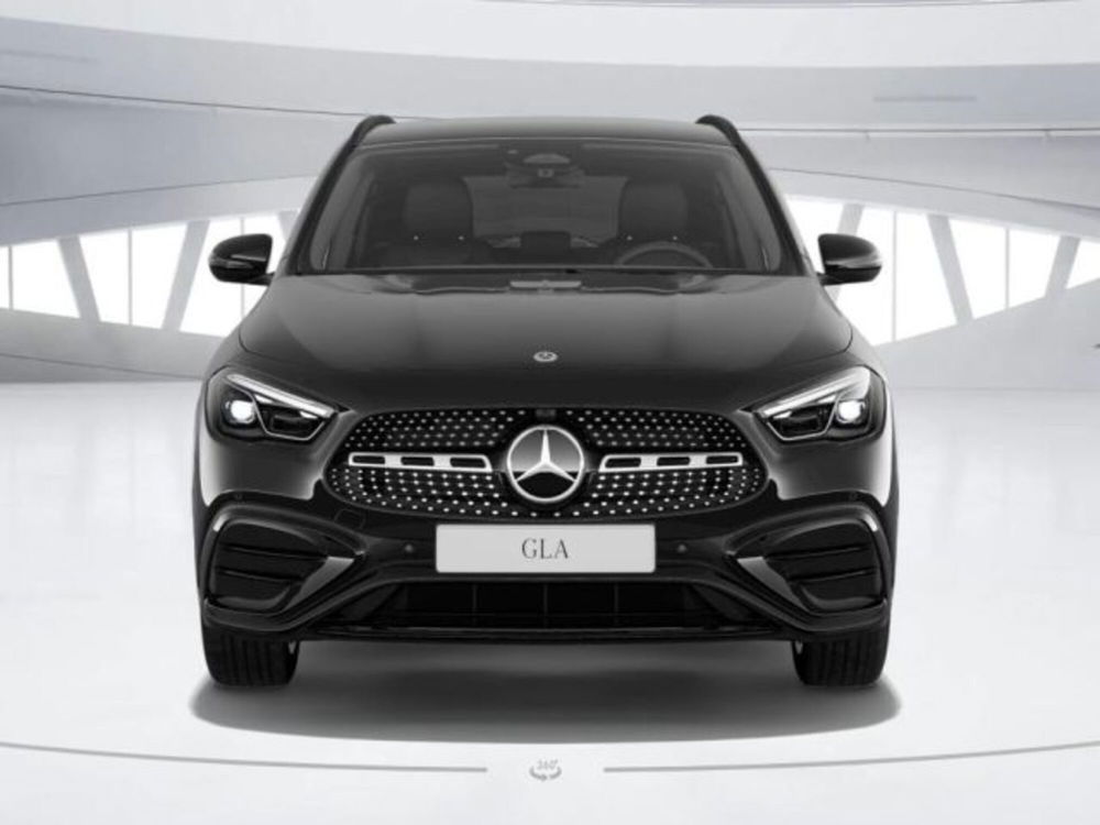 Mercedes-Benz GLA SUV nuova a Verona (4)