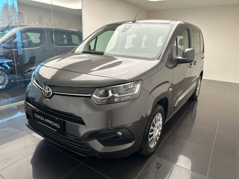 Toyota Proace City Verso City Verso 1.5D 100 CV S&amp;S Short D Lounge  del 2020 usata a Cuneo