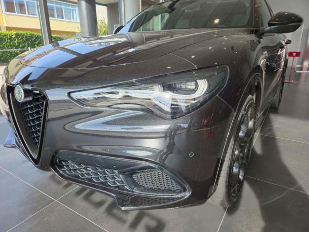 Alfa Romeo Stelvio nuova a Padova (4)