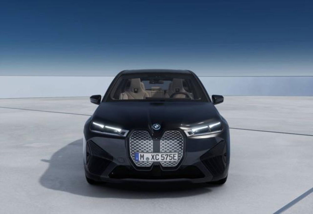 BMW iX nuova a Modena (3)