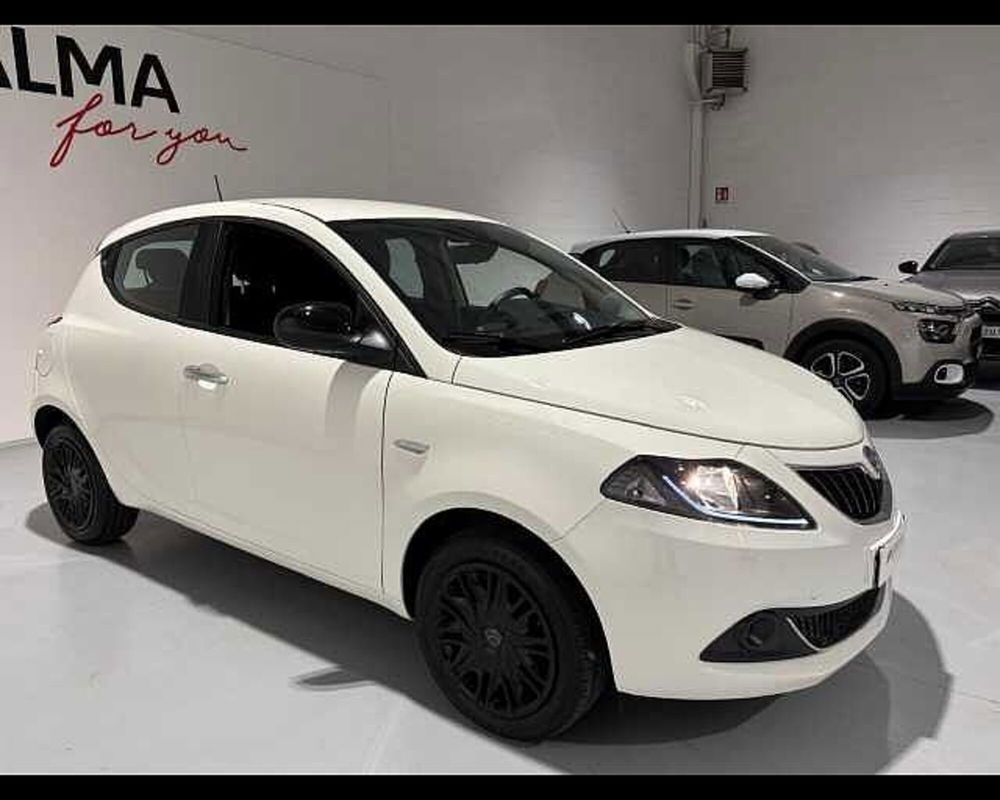 Lancia Ypsilon usata a Milano (3)