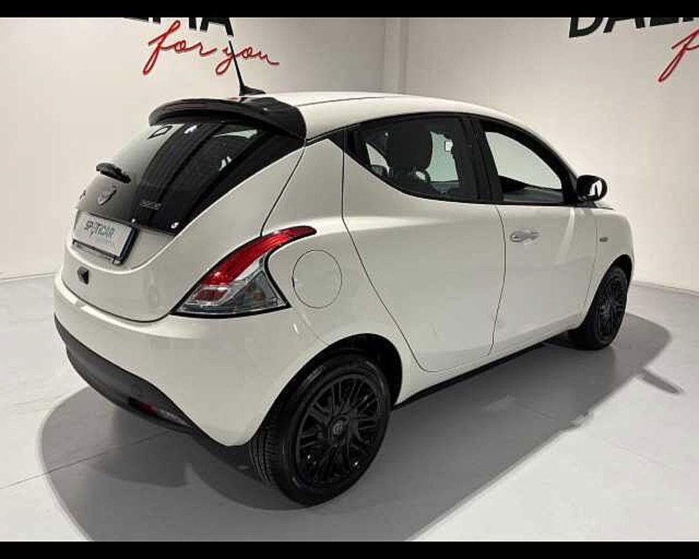 Lancia Ypsilon usata a Milano (4)