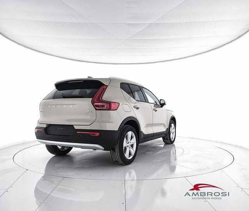 Volvo XC40 nuova a Viterbo (3)