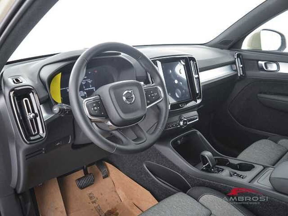 Volvo XC40 nuova a Viterbo (8)