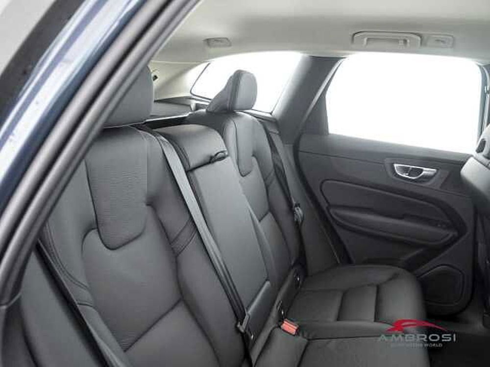 Volvo XC60 nuova a Viterbo (11)