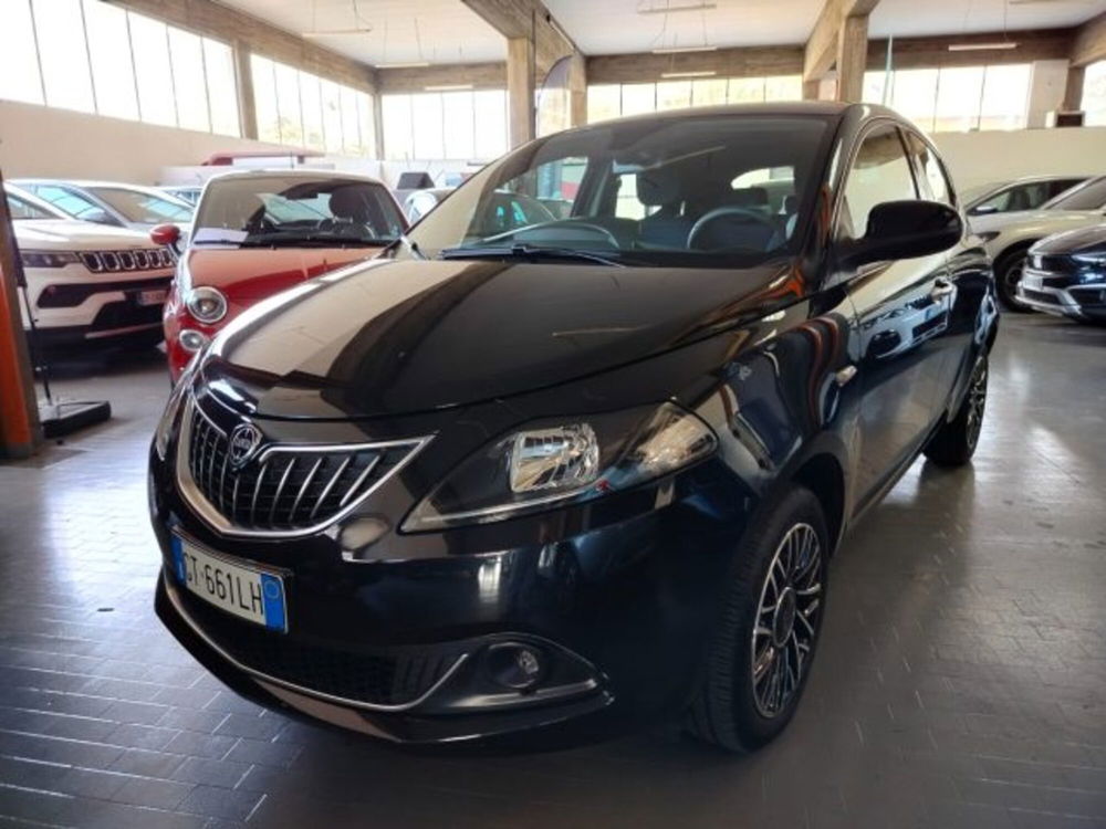 Lancia Ypsilon usata a Forlì-Cesena