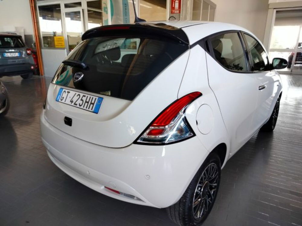 Lancia Ypsilon usata a Forlì-Cesena (12)