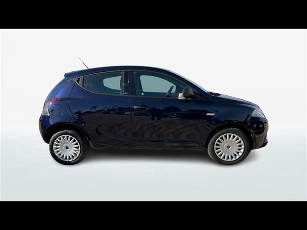 Lancia Ypsilon usata a Lecce (3)