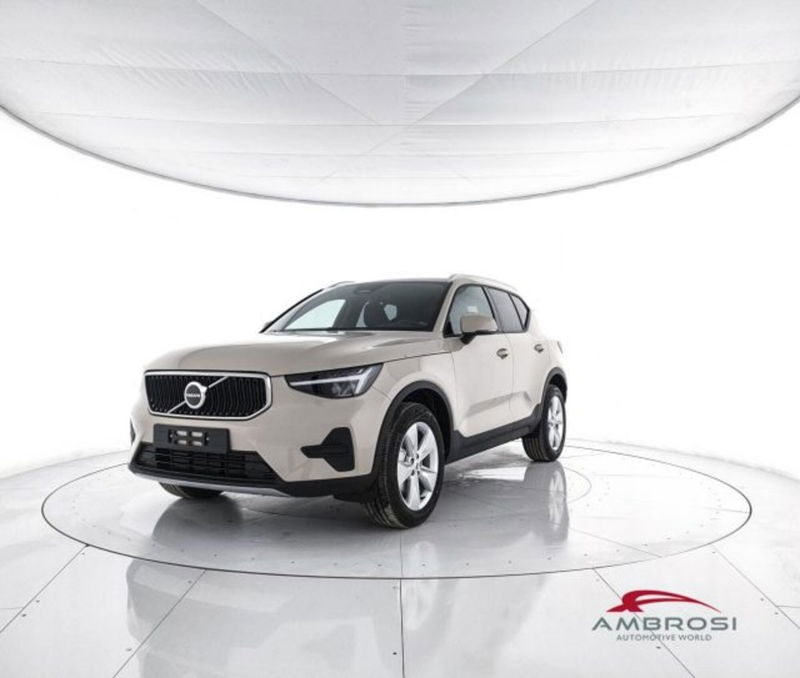 Volvo XC40 B3 automatico Core  nuova a Corciano