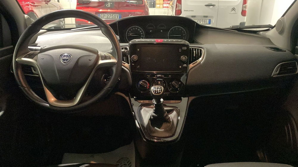 Lancia Ypsilon usata a Bergamo (16)