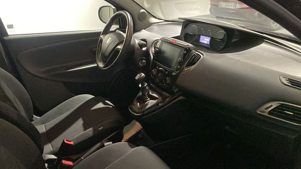 Lancia Ypsilon usata a Bergamo (9)