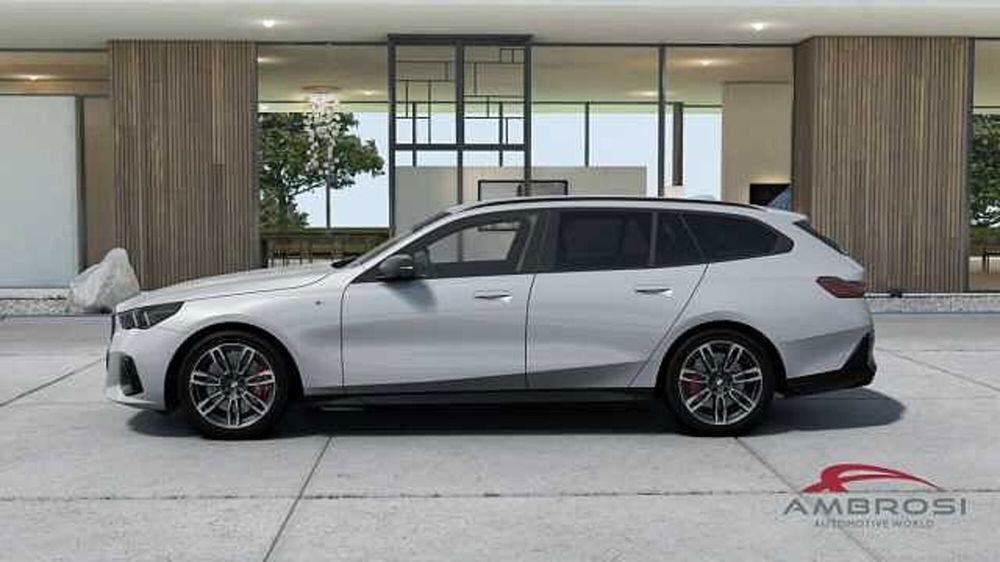 BMW Serie 5 Touring nuova a Viterbo (3)