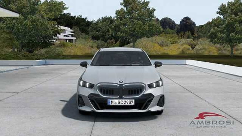 BMW Serie 5 Touring nuova a Viterbo (4)