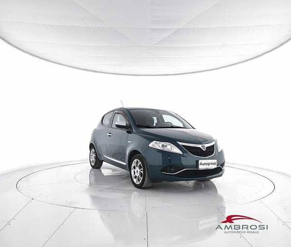 Lancia Ypsilon usata a Viterbo (2)