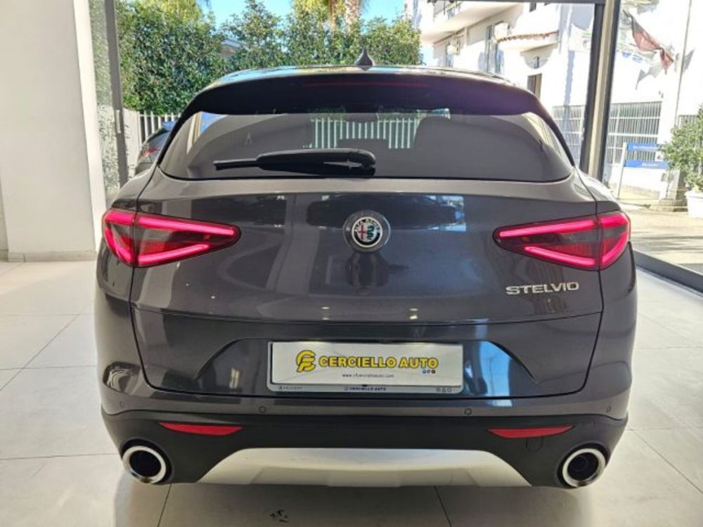 Alfa Romeo Stelvio usata a Napoli (10)