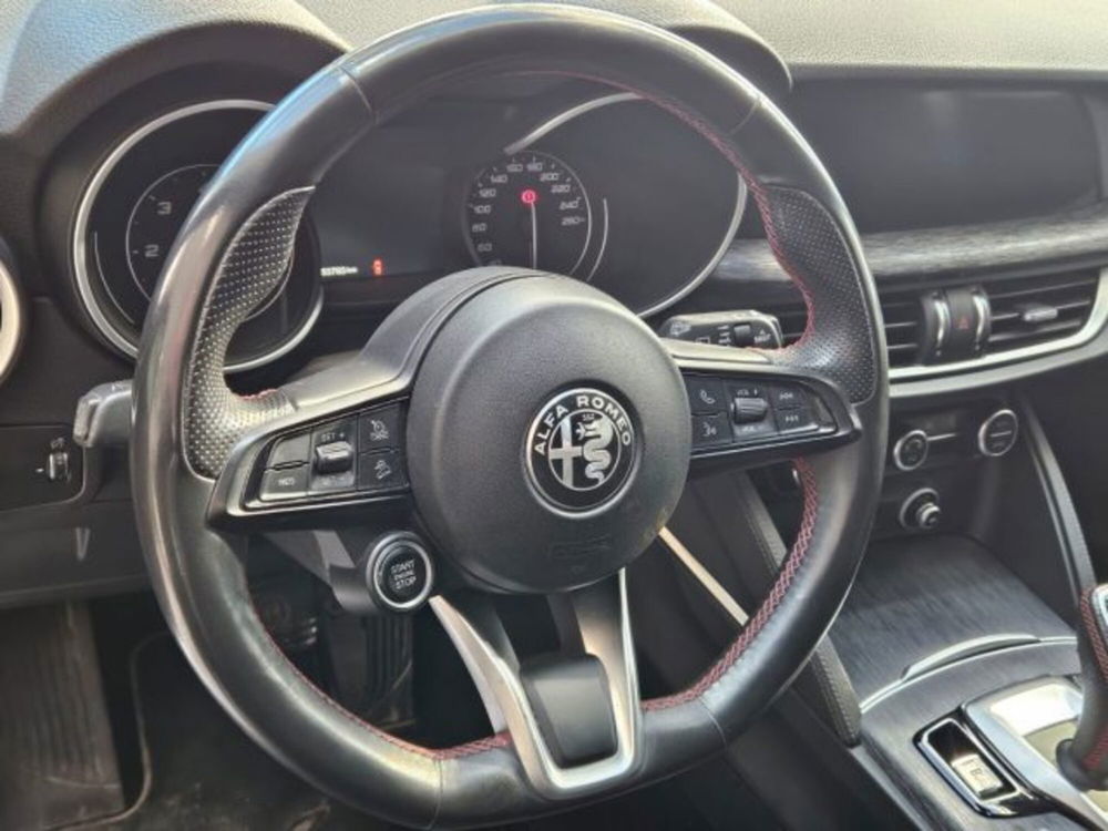 Alfa Romeo Stelvio usata a Napoli (16)