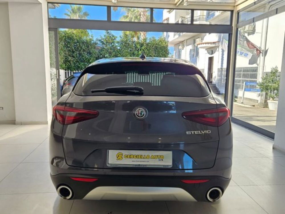 Alfa Romeo Stelvio usata a Napoli (7)