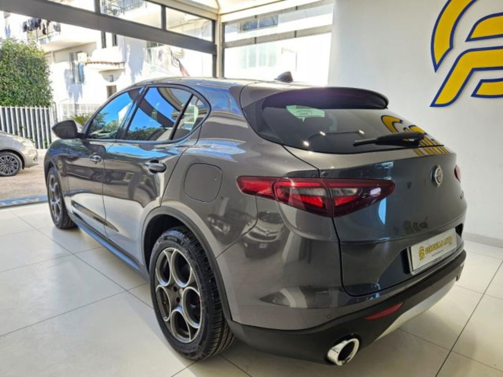 Alfa Romeo Stelvio usata a Napoli (9)