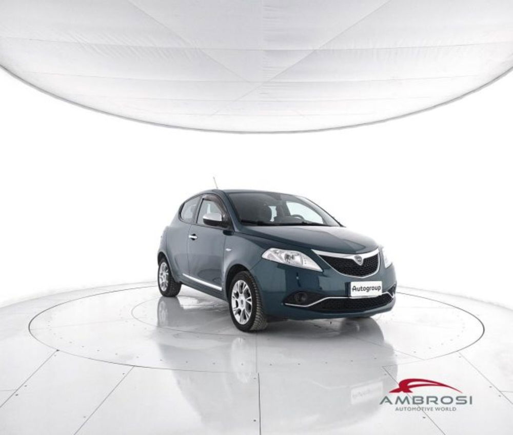 Lancia Ypsilon usata a Perugia (2)