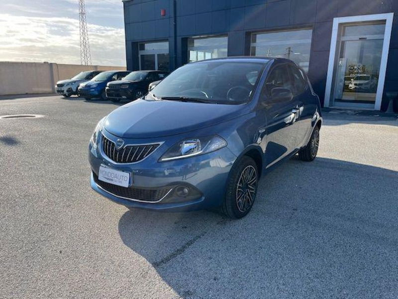 Lancia Ypsilon 1.0 FireFly 5 porte S&amp;S Hybrid Ecochic Gold  del 2023 usata a Marsala