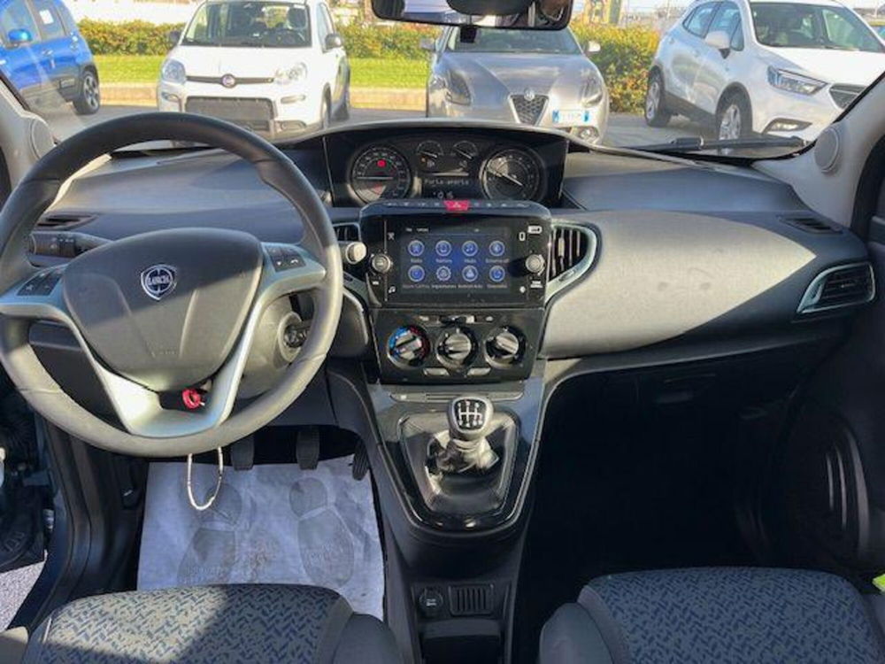 Lancia Ypsilon usata a Trapani (6)